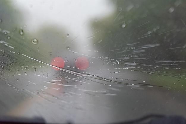 can rain get through a cracked windshield