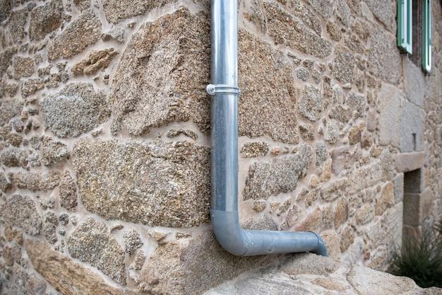 how to fix a broken pipe inside a concrete wall