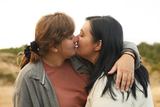 brazil lesbians kissing