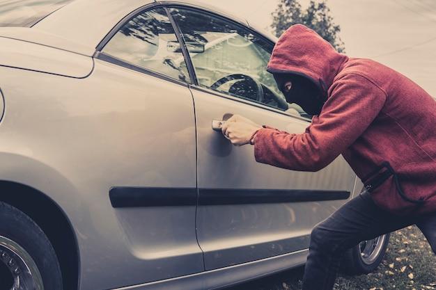 car broken into but no forced entry