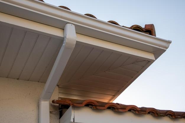 do garages need gutters