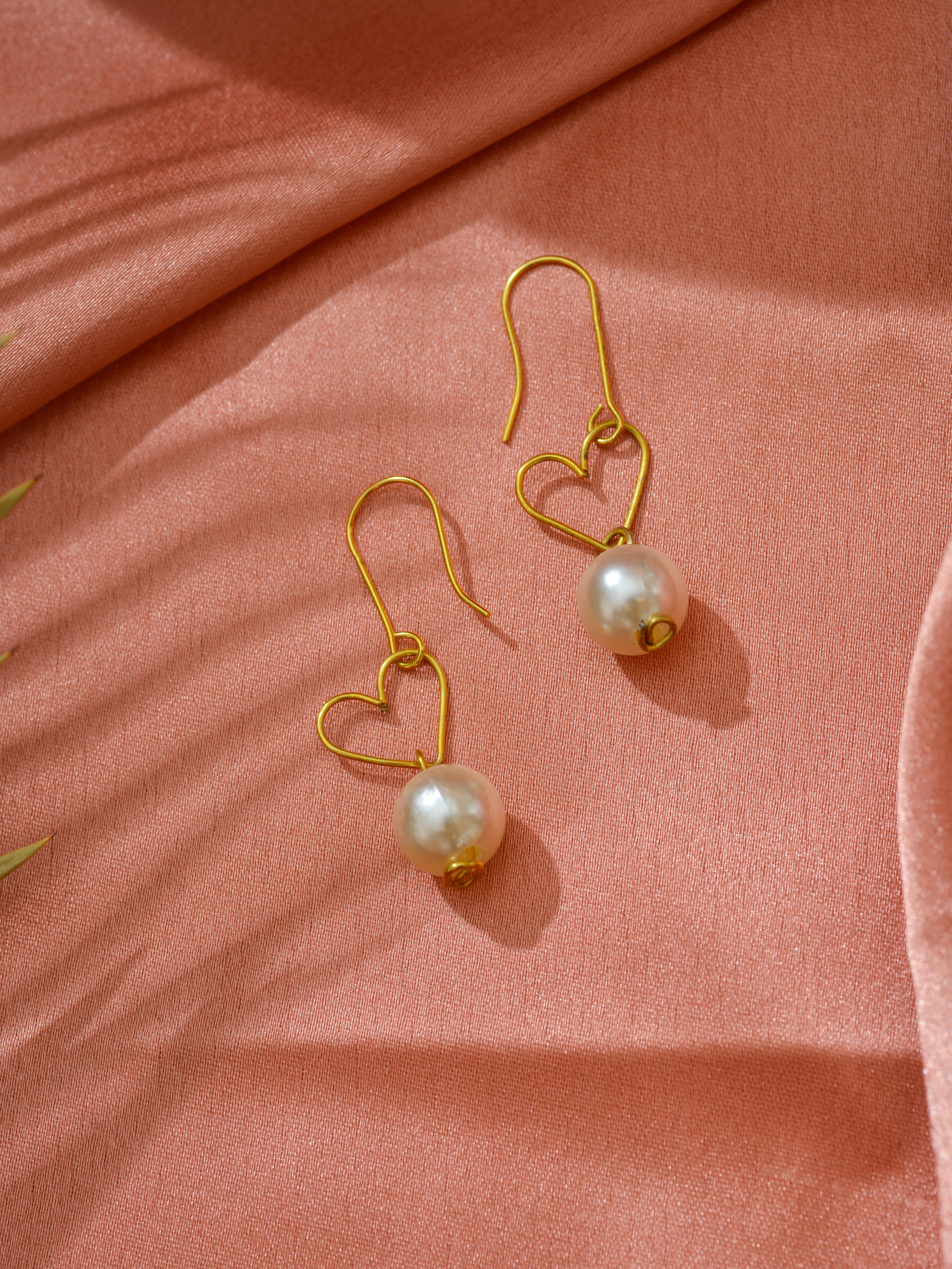 emily in paris pearl earrings