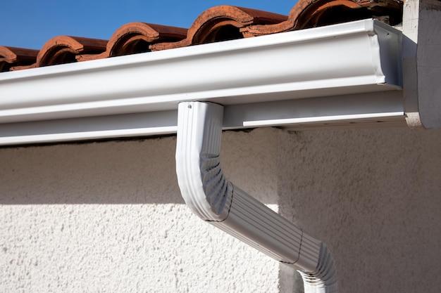 how are seamless gutters made