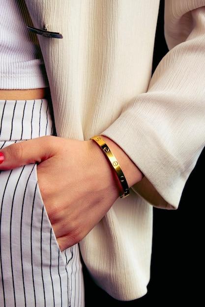 how should a cartier love bracelet fit