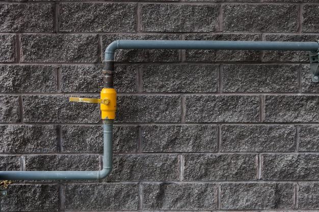 how to fix a leaking pipe in a concrete wall