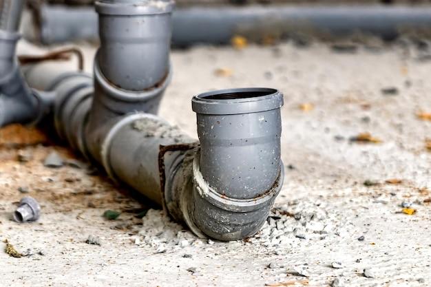 replace old cast iron sewer pipes with pvc