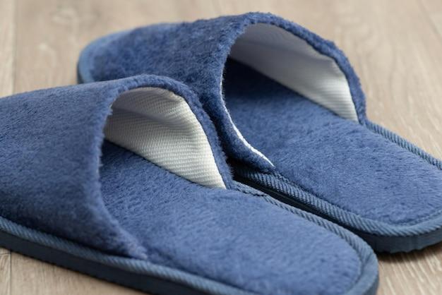 where are olukai slippers made