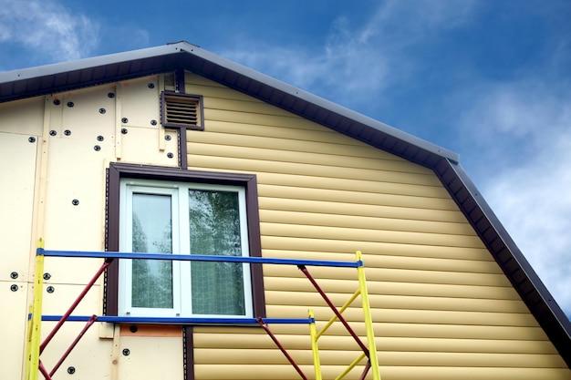 replacing vinyl siding with wood