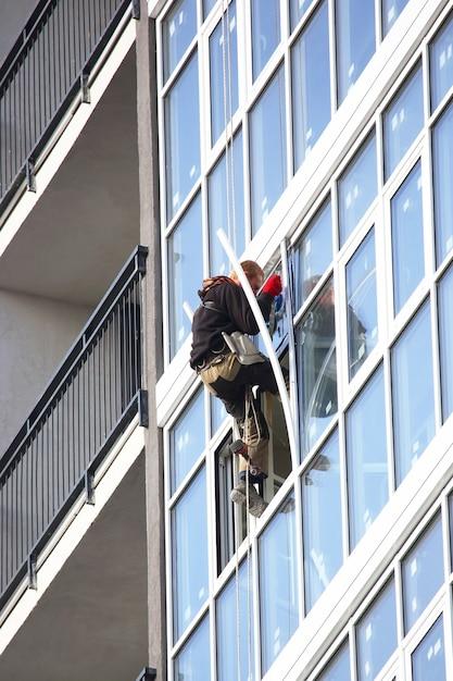 replacing windows in high rise buildings