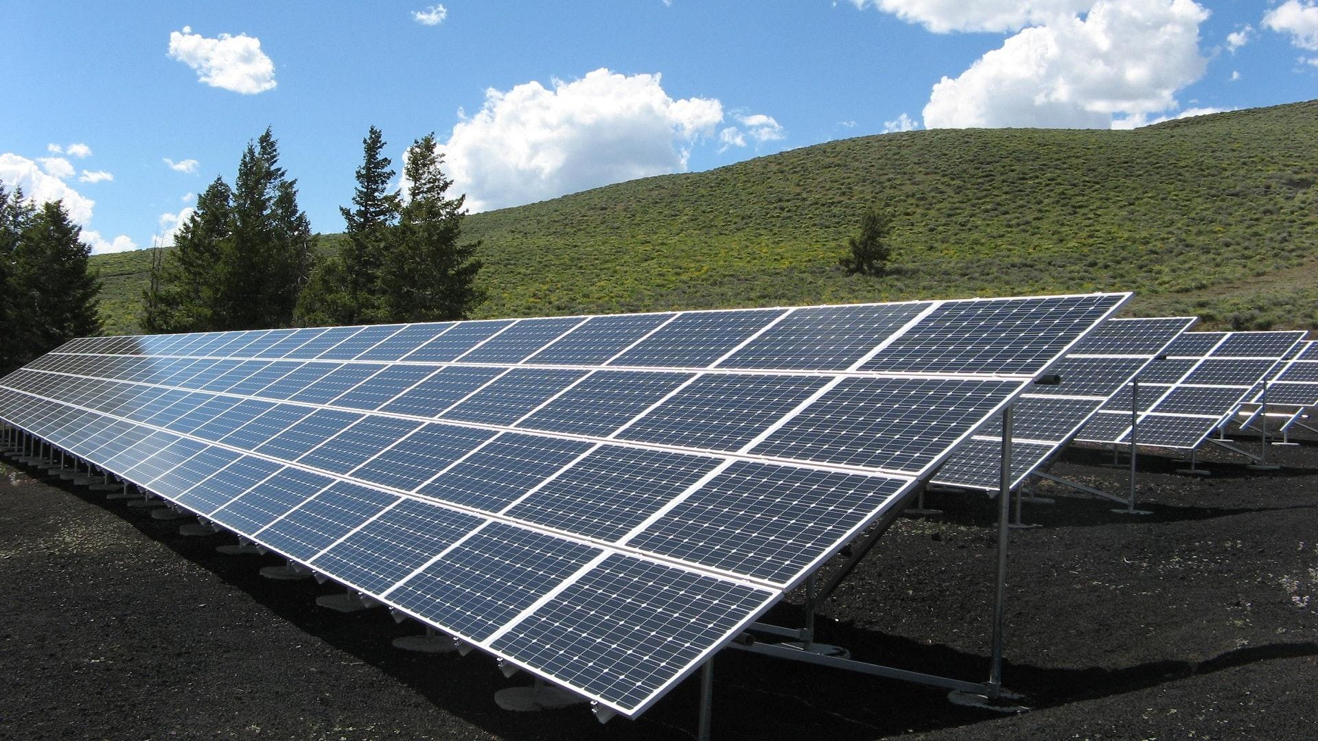 solar power for 100 amp service