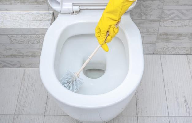 bleach for clogged toilet