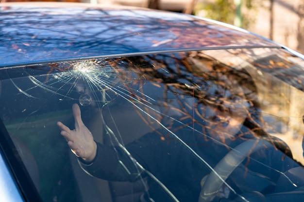 will carmax buy a car with cracked windshield
