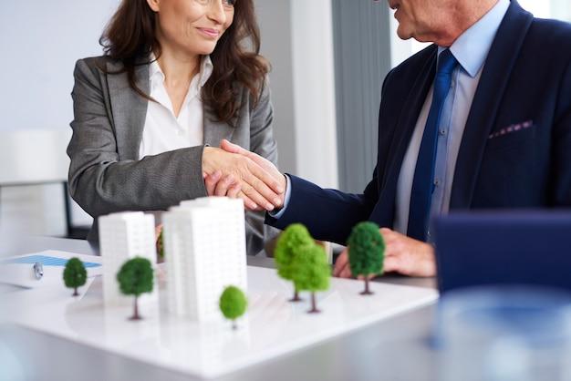 benefits of owning commercial real estate