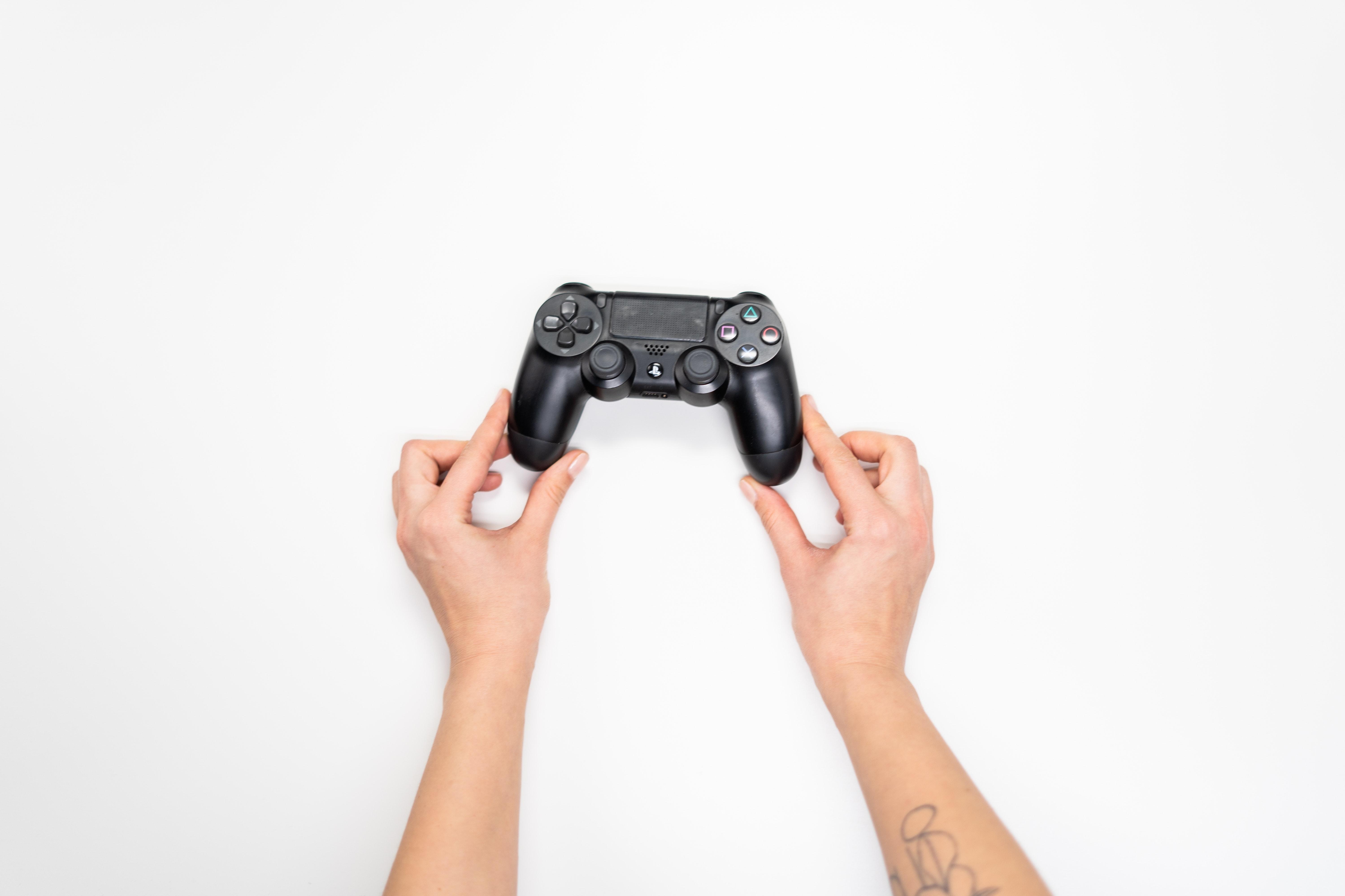 Can USB-C fit PS4 controller?