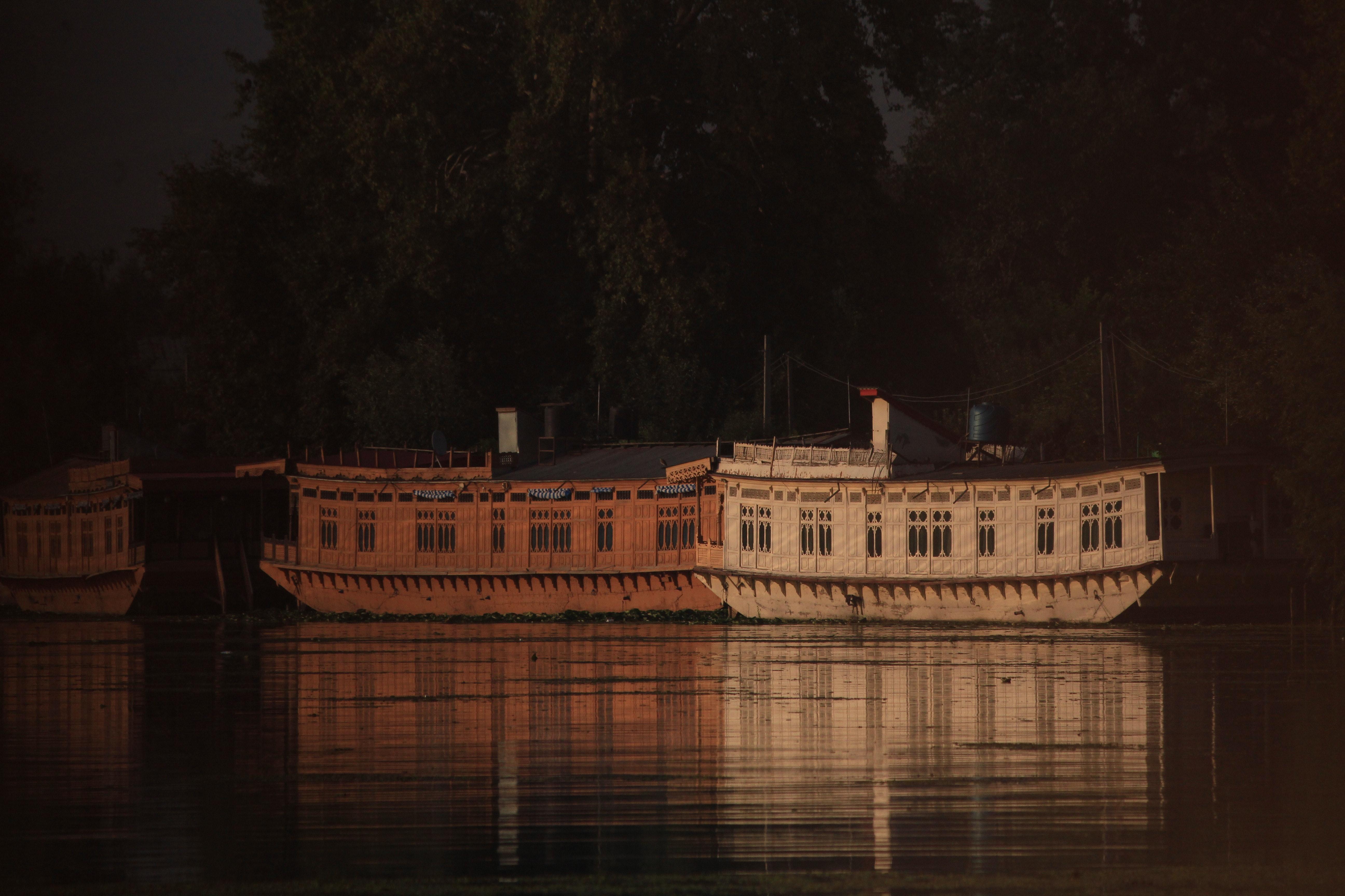 biggest houseboat on lake cumberland