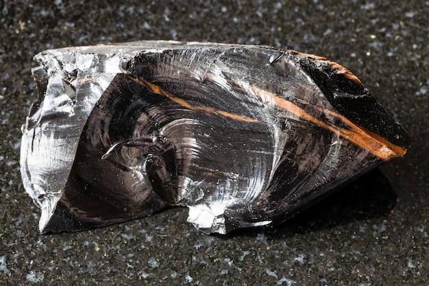 Can obsidian cut through bone?