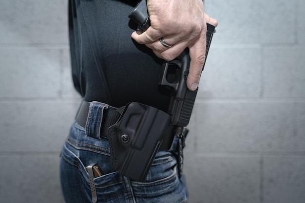 Is it legal to carry a handgun in your pocket in Texas?