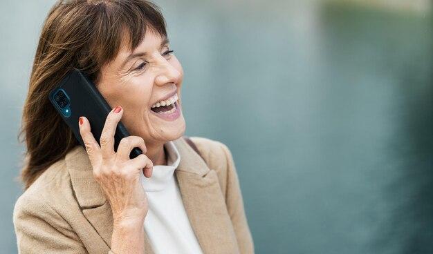  What Is The Best Cell Phone For Seniors In Canada 