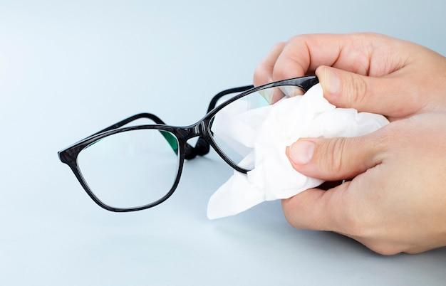 Can I Clean My Glasses With Alcohol Wipes 