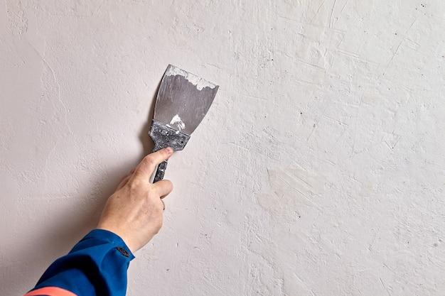 Can I Screw Into Spackle 