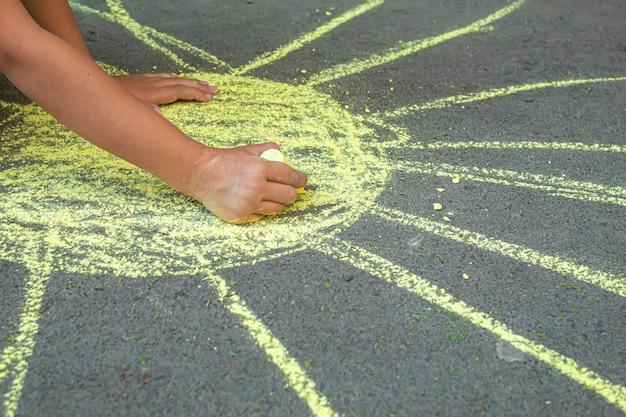 Can Sidewalk Chalk Be Used For Paper Art Project 
