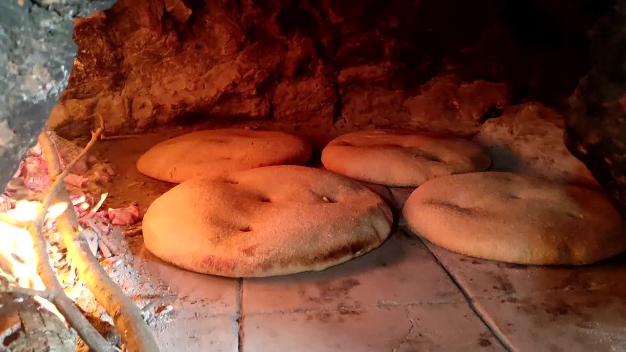  Can You Bake Bread In A Pizza Oven 