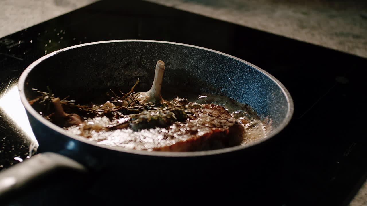  Can You Cook A Steak In A Ceramic Pan 