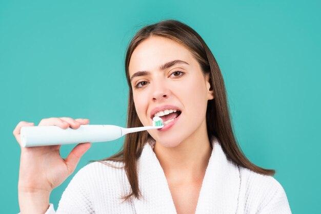  Can You Leave Toothpaste On Your Teeth Overnight 
