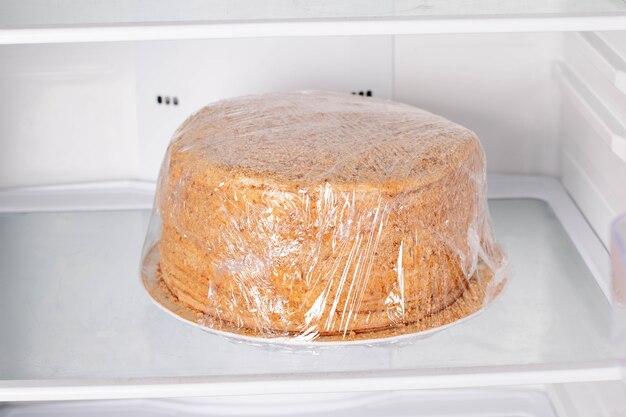  Can You Put Cake In Fridge After Baking 