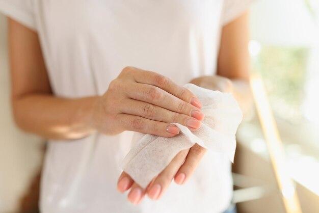  Can You Use Clorox Wipes On Your Hands 