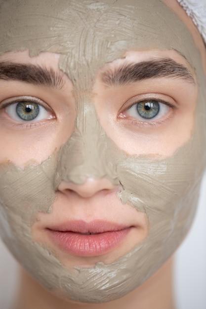 Do I Wash My Face Before Or After A Clay Mask 