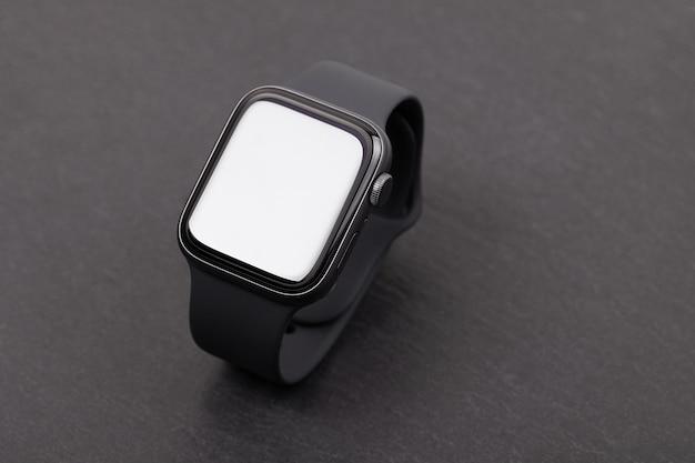  Does The Apple Watch Scratch Easily 