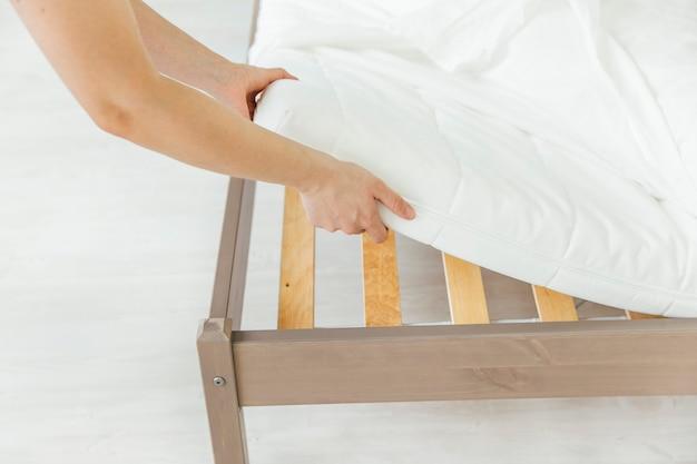 How To Fix Metal Bed Frame Legs 