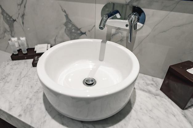 How Do I Know If My Sink Is Ceramic Or Porcelain 