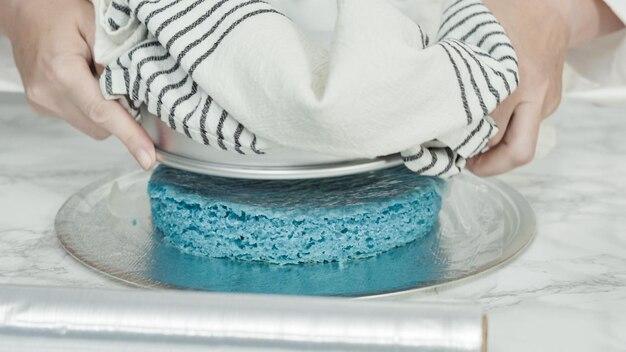 How Long Should A Cake Cool Before Removing From Pan 