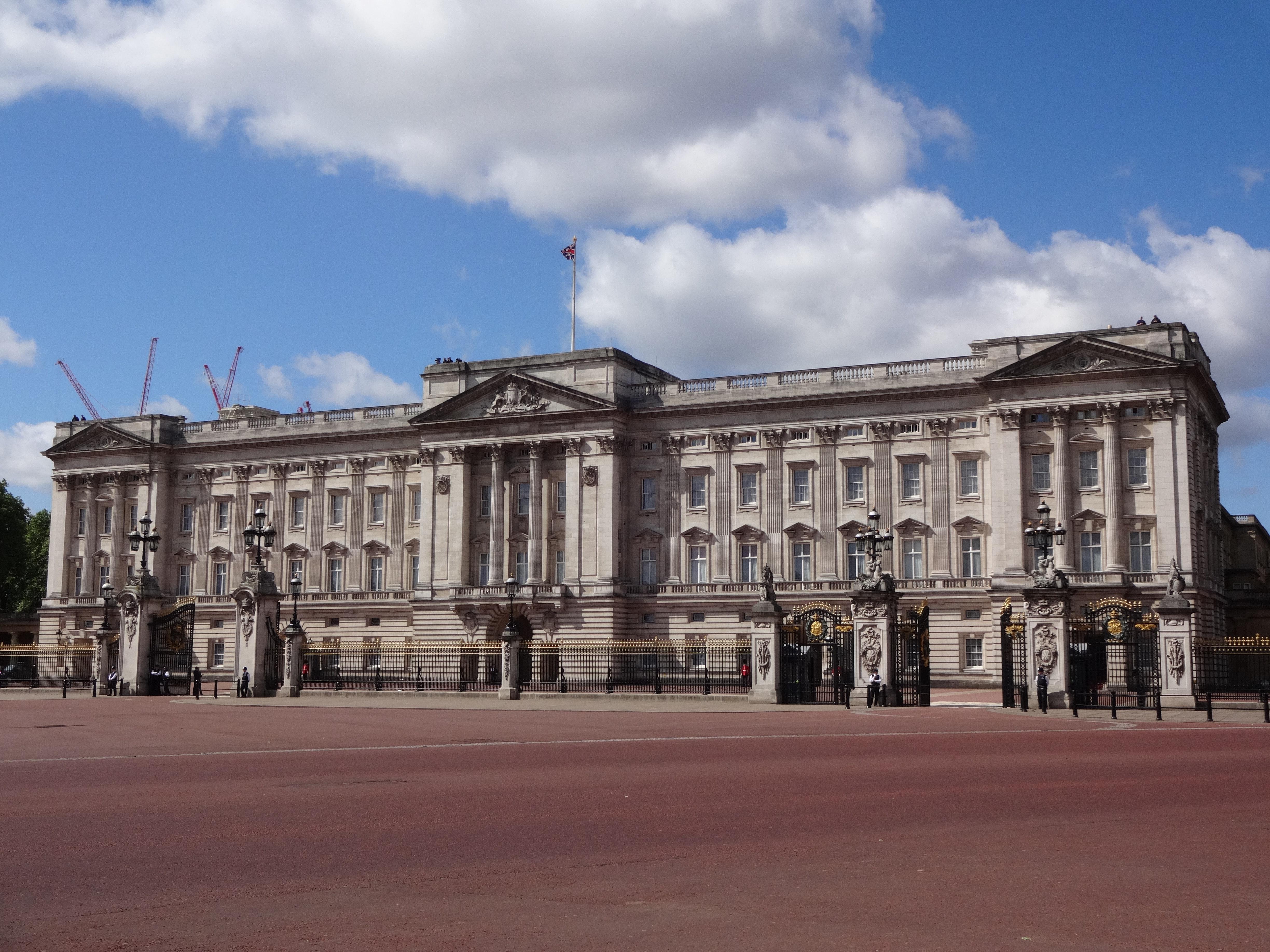  How Many Floors Does Buckingham Palace Have 