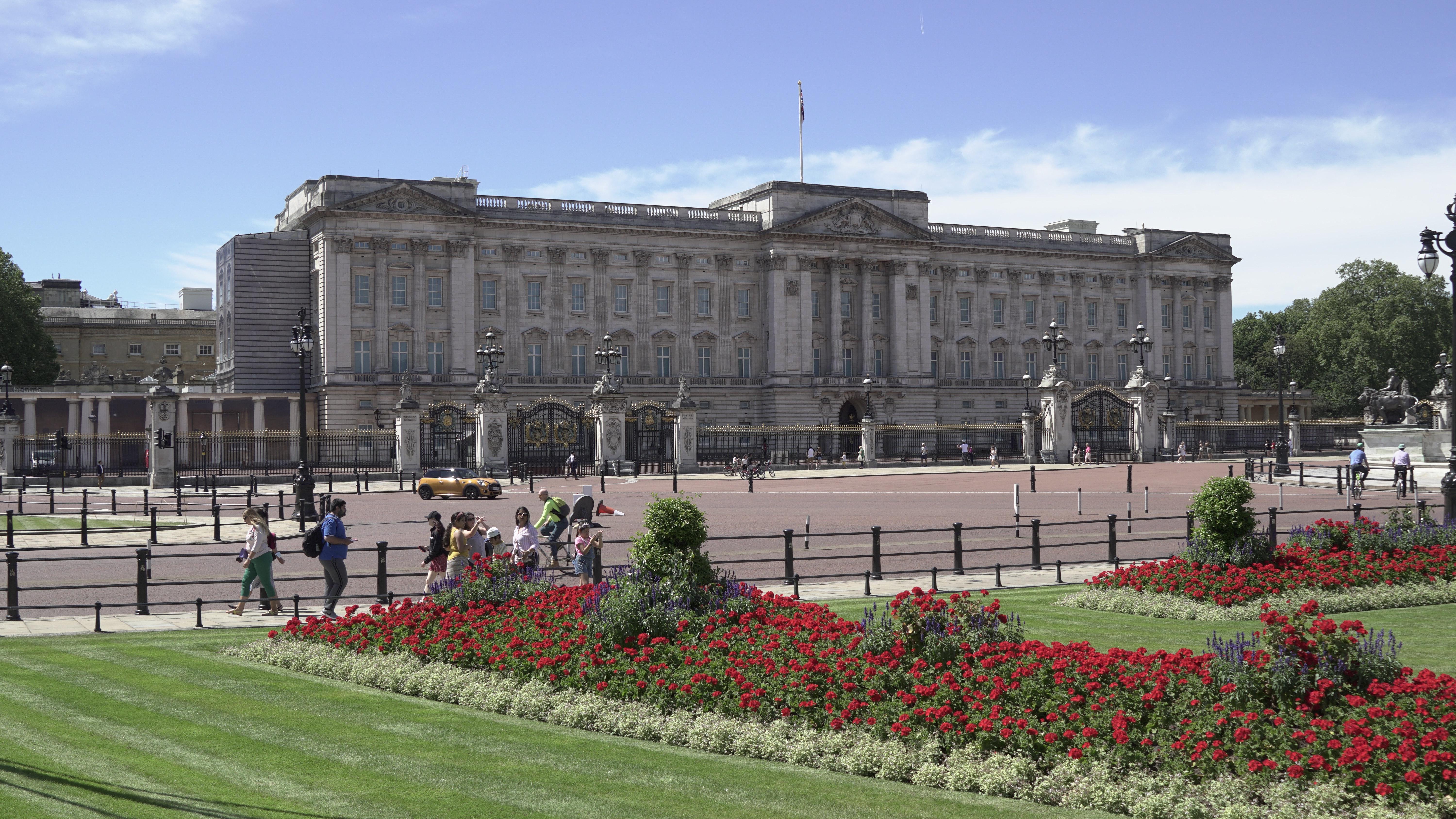  How Many Floors Does Buckingham Palace Have 
