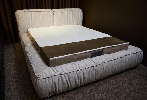 How Many Square Feet Is A Queen Size Mattress 