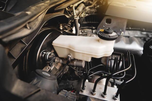How much does it cost to replace windshield fluid reservoir? 
