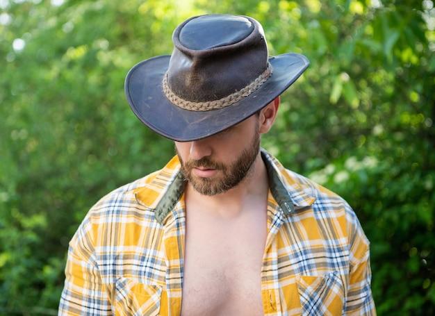  How Tight Should Cowboy Hat 