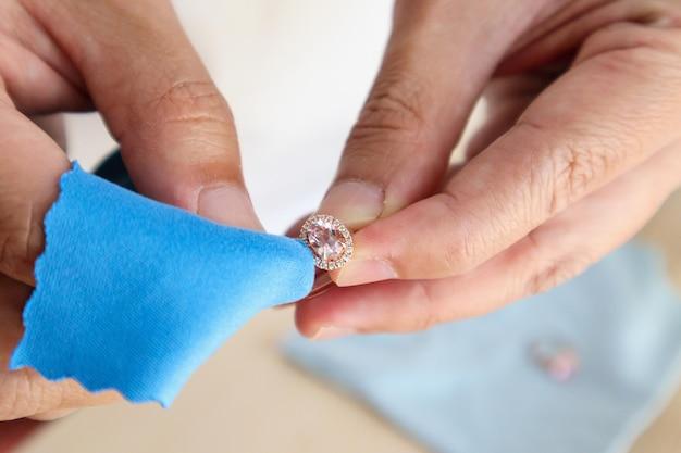  How To Clean Diamond Ring With Vodka 
