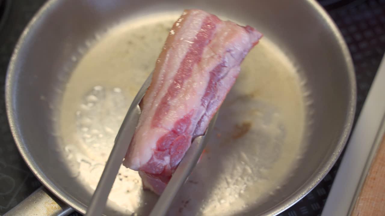 How Do You Cook Bacon In A Stainless Steel Pan 
