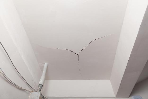 How To Fix Cracks In Ceiling Before Painting 