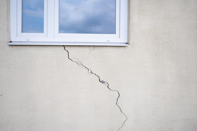 How Do You Fix Horizontal Cracks In Walls 