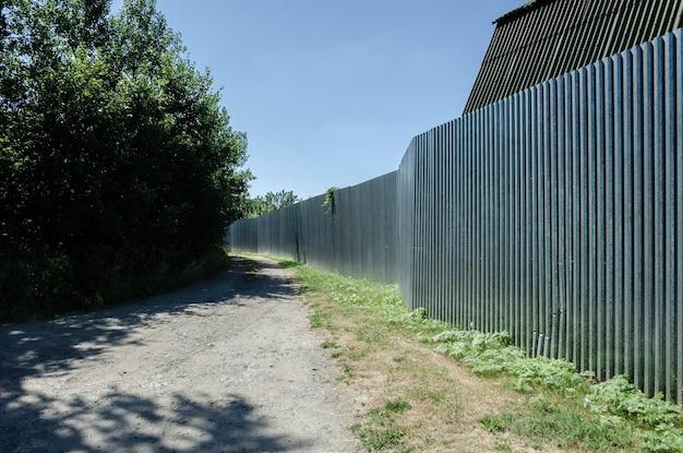  How To Frame Corrugated Metal Fence 