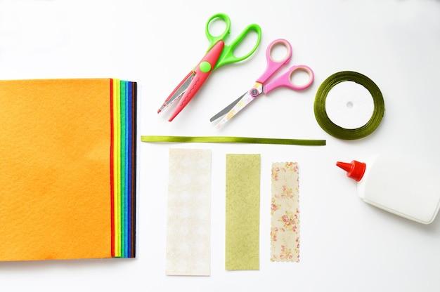 How To Make A Scrapbook With Construction Paper 
