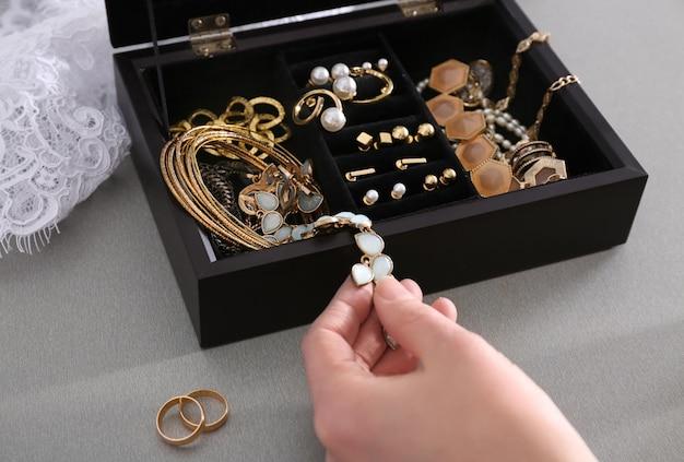 How To Pick A Simple Jewelry Box Lock 