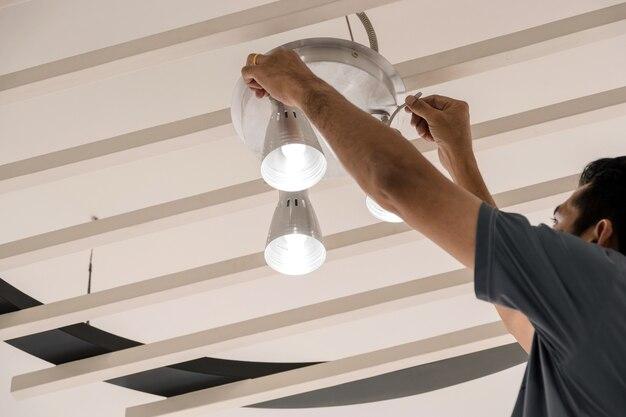  How To Remove Bathroom Light Fixture Cover 