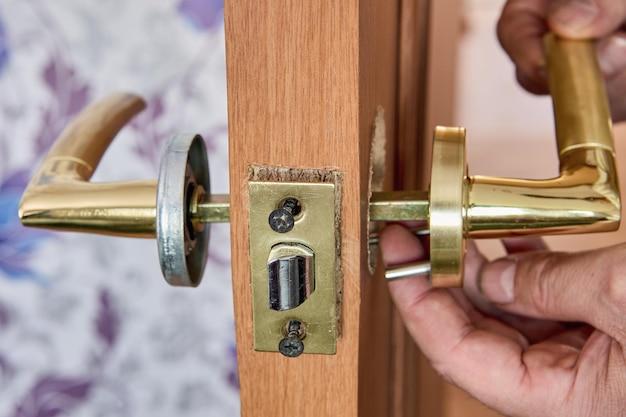  How To Remove Doorbell Cover Without Screws 