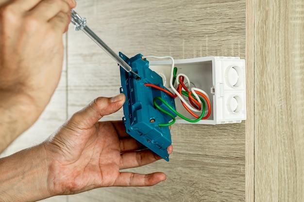  How To Remove Thermostat Cover 